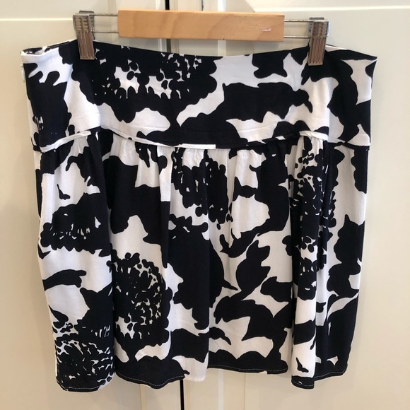 Ann Taylor LOFT floral skirt in Navy & White - Picture 3 of 8